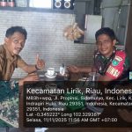 Babinsa 04/PP Gelar Komsos Dengan Kades Dan Perangkat Desa Sidomulyo Agar Terjaga Kekompakan IMG-20251111-WA0009