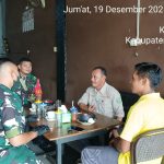 Babinsa Ramil 04/PP Komsos Dengan Kades Dan Perangkat Desa Untuk Tetap Pertahankan Kebersamaan IMG-20251219-WA0014