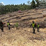 Babinsa Koramil 04/PP Serma Surya HW Beserta Rekan-rekan Babinsa Rutin Melaksanakan Patroli Karhutla di Wilayah Binaan Guna Cegah Kebakaran   