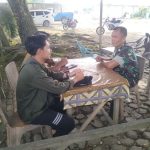Babinsa Koramil 04/Pasir Penyu Laksanakan Komsos, Himbau Warga Jaga Kamtibmas, Hindari Asap, dan Larang Pembakaran Lahan