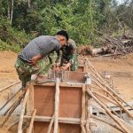 Pembangunan Jembatan Gantung Garuda Tahap V di Desa Talang Perigi Berlanjut, Pemasangan Besi Angkur dan Perakitan Struktur Dilaksanakan