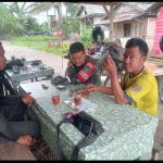 Babinsa Koramil 04/Pasir Penyu Laksanakan Komsos di Kota Baru, Tekankan Pentingnya Menjaga Keamanan dan Ketertiban Masyarakat