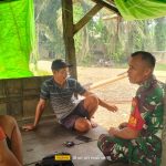 Babinsa Koramil 04/PP Jalin Silaturahmi dan Komsos, Pererat Kemanunggalan TNI–Rakyat di Kecamatan Pasir Penyu